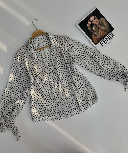 شوميز حرير خوشگل خيلي ناز و خوشگل برند topshop سايز۱۰