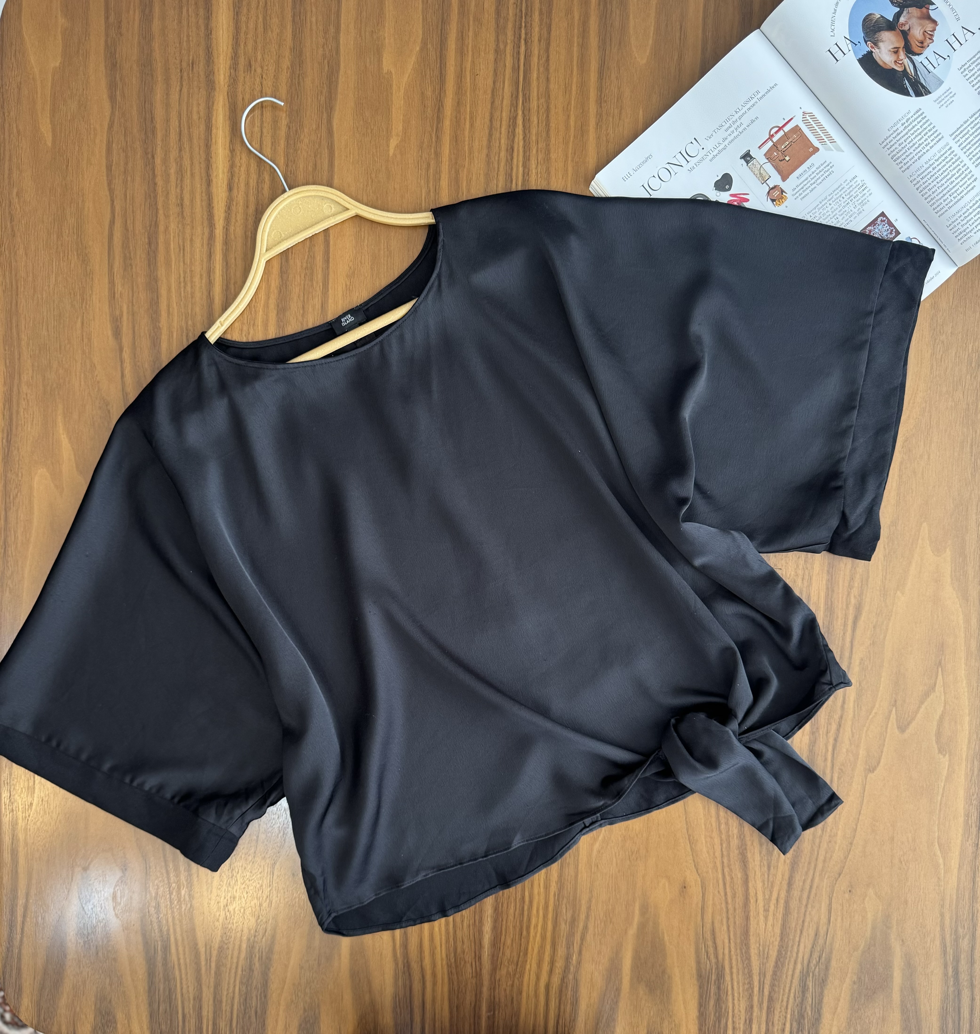 شوميز ساتن ابريشم گرم بالا خيلييي شيك و ناز برندriver island