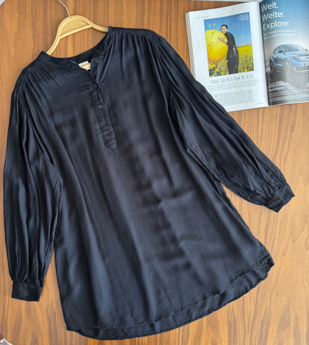 شوميز تمام مشكي ١٠٠٪نخي لطيف و كاربردي برندh&m
