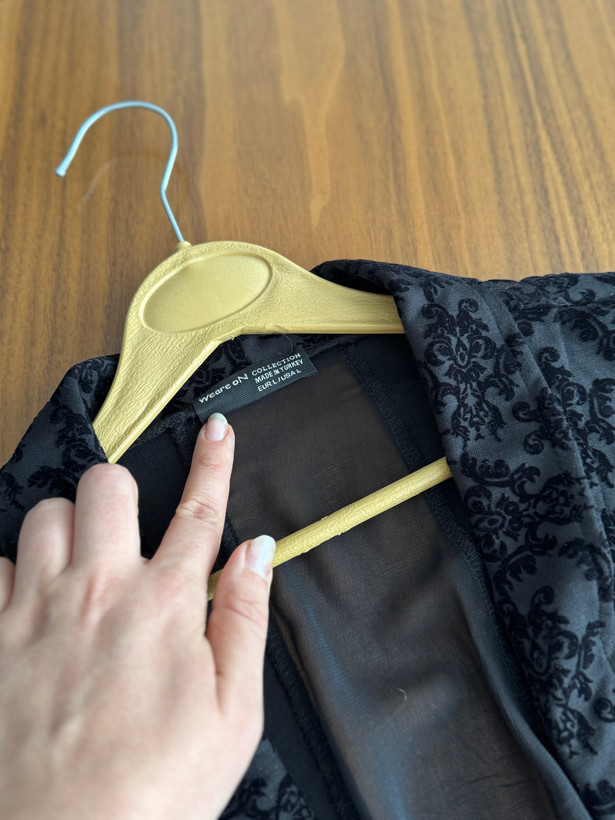 کت مشکی خیلی خاص و ناز-پارچه دارای مخمل های برجسته-پشت کار حریر برند ترکwear on