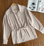 شوميز كرپ ساتن مات گرم بالا-جنس ورنگ محشر كمر كش دارد برند river island-ایراد ریز