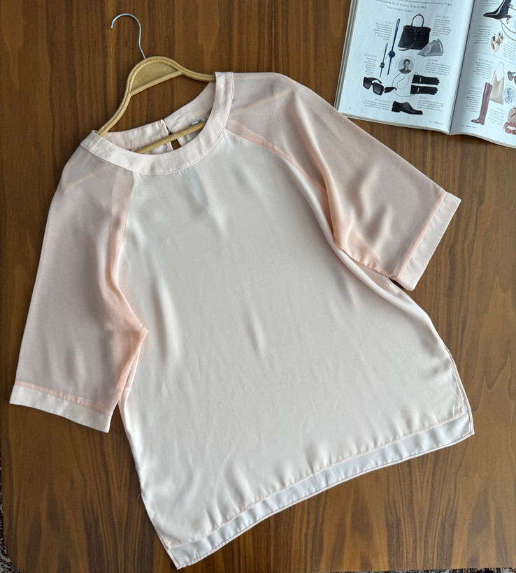 شومیز کرپ استینا حریر خیلیی خوش جنس و ناز برندriver island